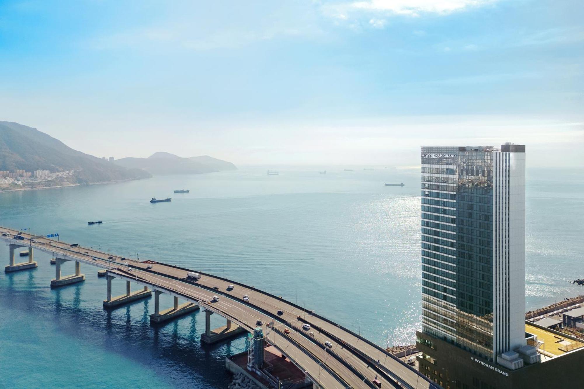 Wyndham Grand Busan Exterior photo